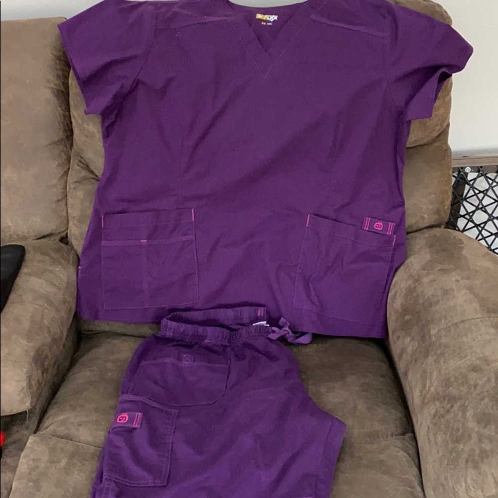 WonderFlex 2x Scrub Set in GUC.